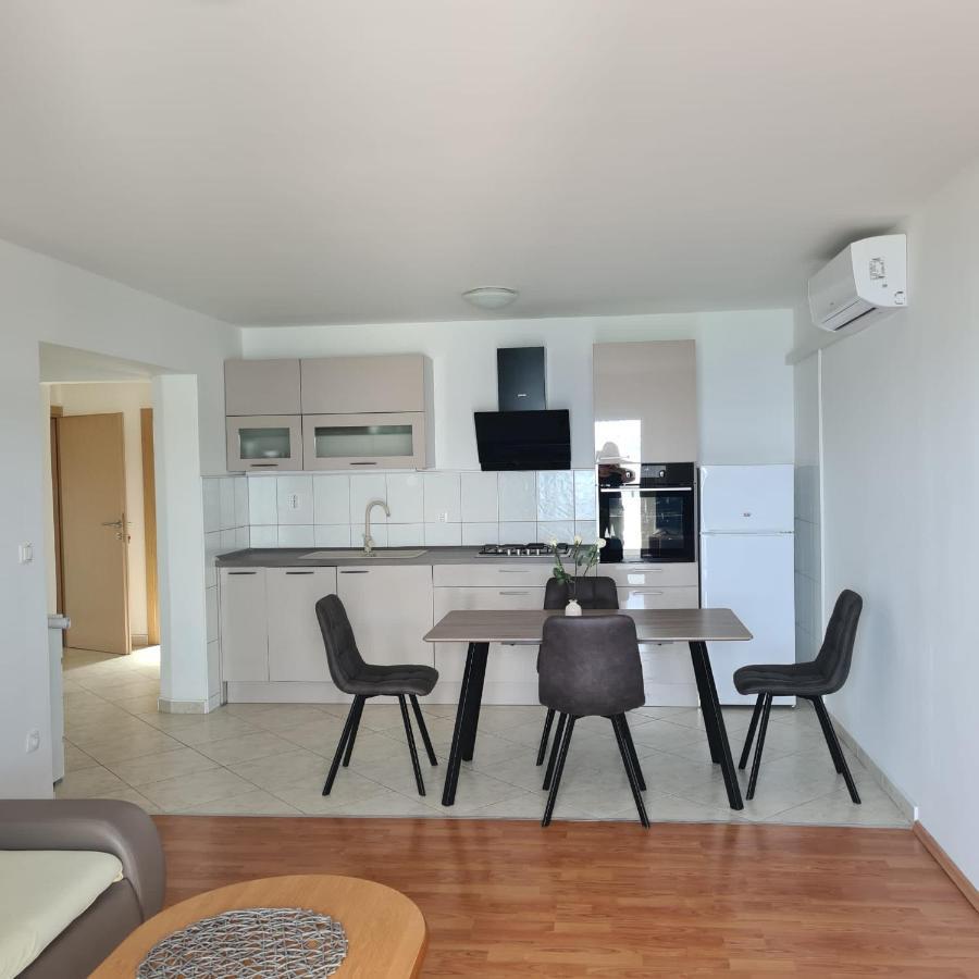 Apartments Lord Pirovac Exterior foto